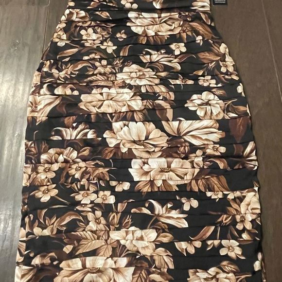 Express Elegant Ruched Floral Midi Dress- Black, Brown & Beige. size 4. Org $118 - Picture 3 of 10